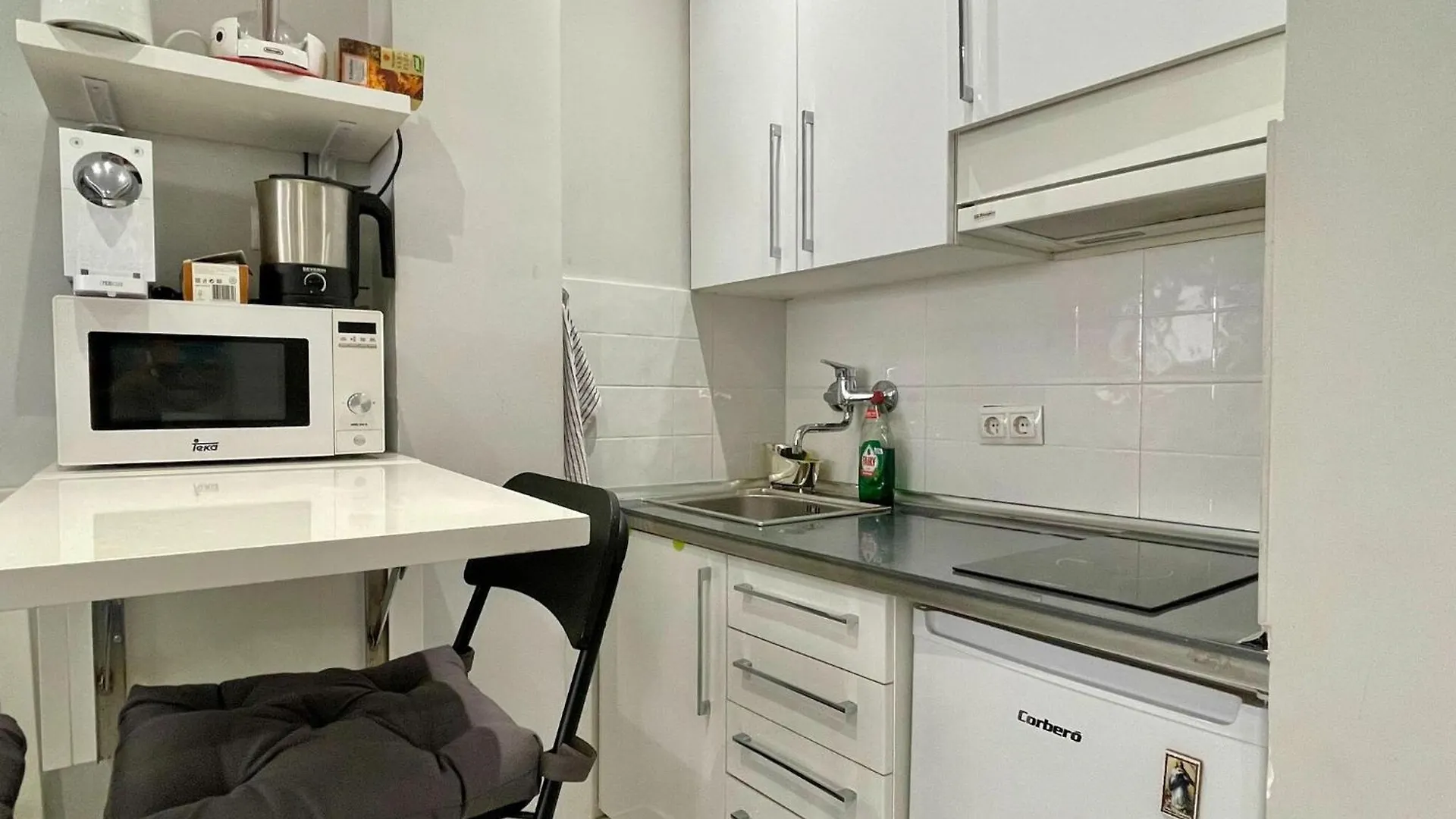 Apartment In Torremolinos Near Seabeach إسبانيا